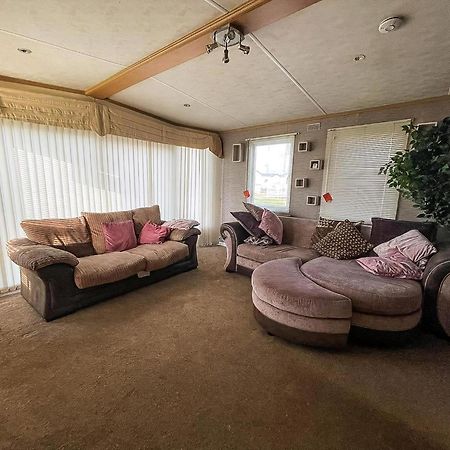 6 Berth Caravan For Hire At Seawick Holiday Park In Clacton-On-Sea Ref 27049Sw Exterior foto